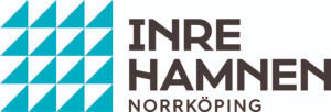 En logotype där det står Inre hamnen Norrköping i text och sen är det blåa vimplar till vänster om texten
