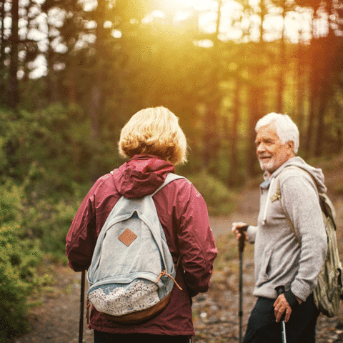seniorer_kvinna_man_barrskog_skelleftea_heimstaden