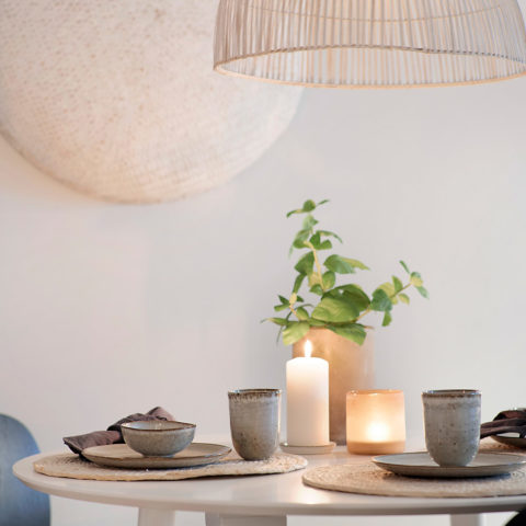 En närbild på ett köksbord