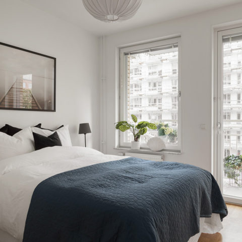 Ett vitt och ljust sovrum