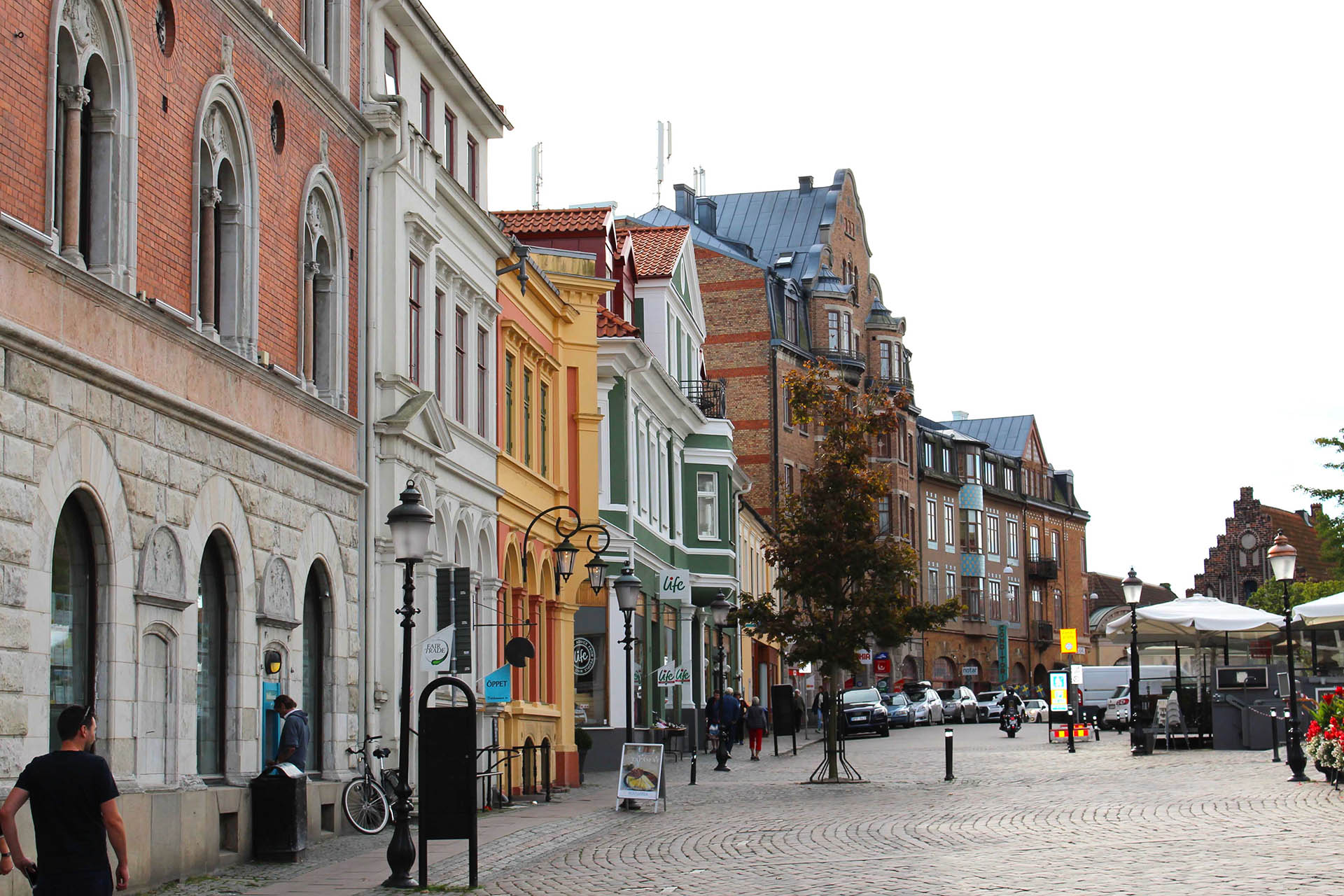 Äldre sekelskifteshus i en stadsmiljö