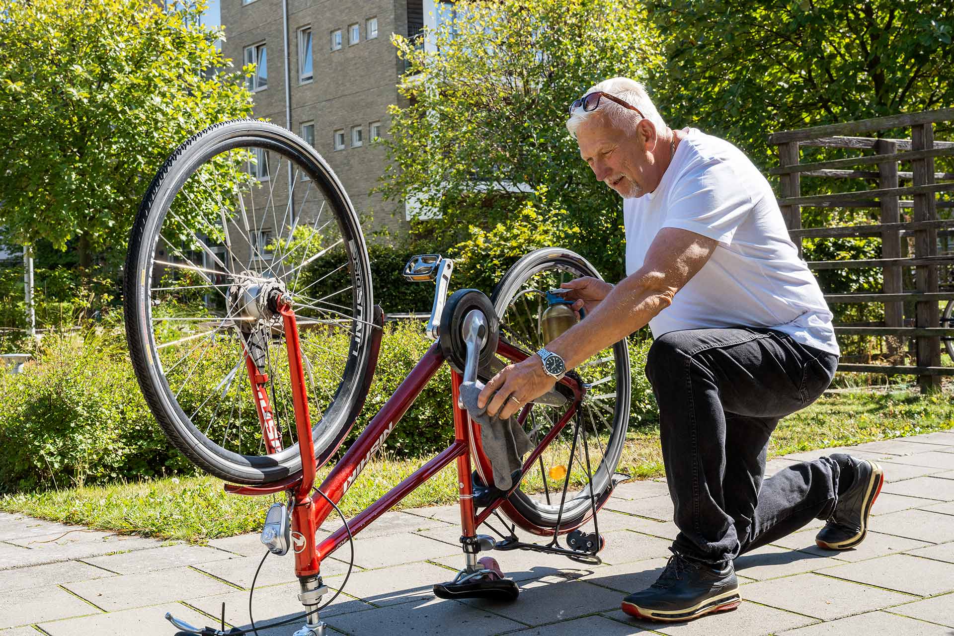 Testa och låt bilen stå i några veckor och ta istället din cykel till jobbet, affären eller aktiviteten. Bra för ekonomin, miljön och hälsan.