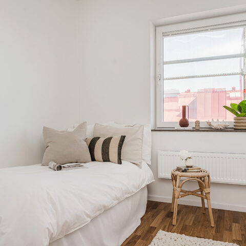 sovrum_enkelsäng_fönster_norrakajen_heimstaden