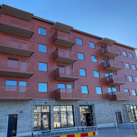 Fasad mot Lotsstugevägen