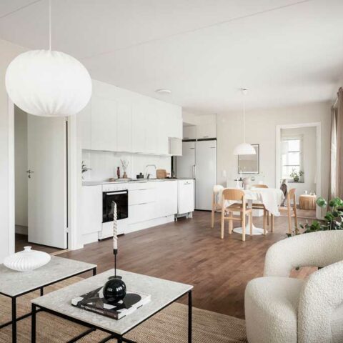 En öppen planlösning mellan kök och vardagsrum
