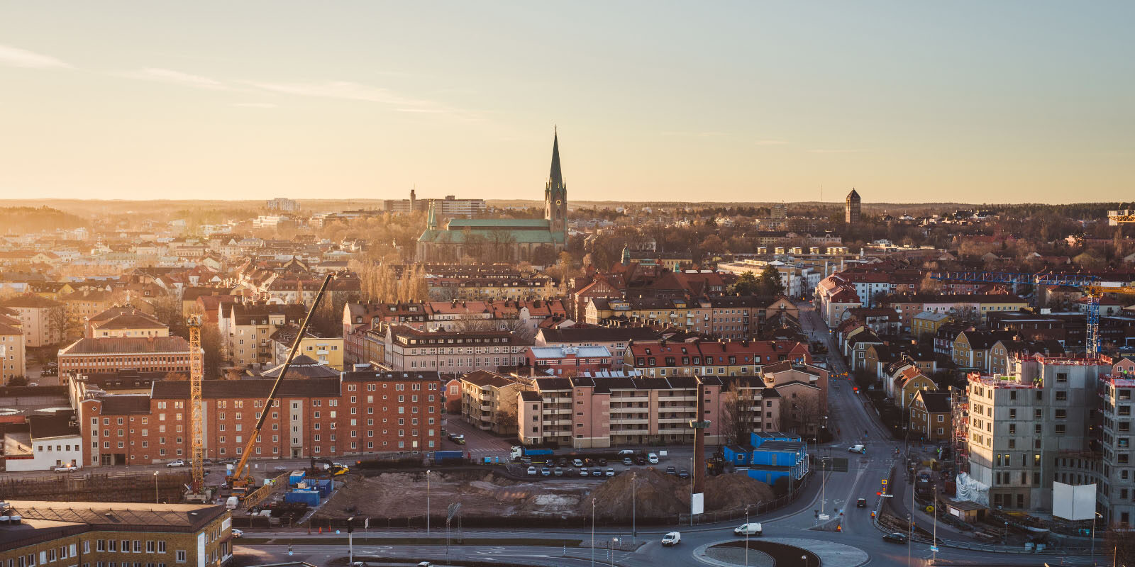 En stadsvy över Linköping där Heimstaden har lediga lägenheter.