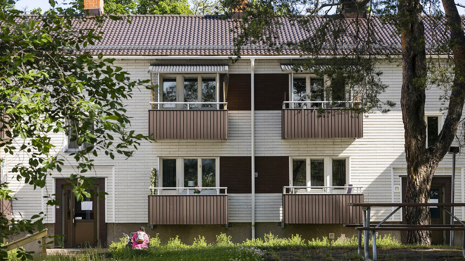En sextiotals byggnad i Katrineholm där Heimstaden erbjuder lediga hyreslägenheter.