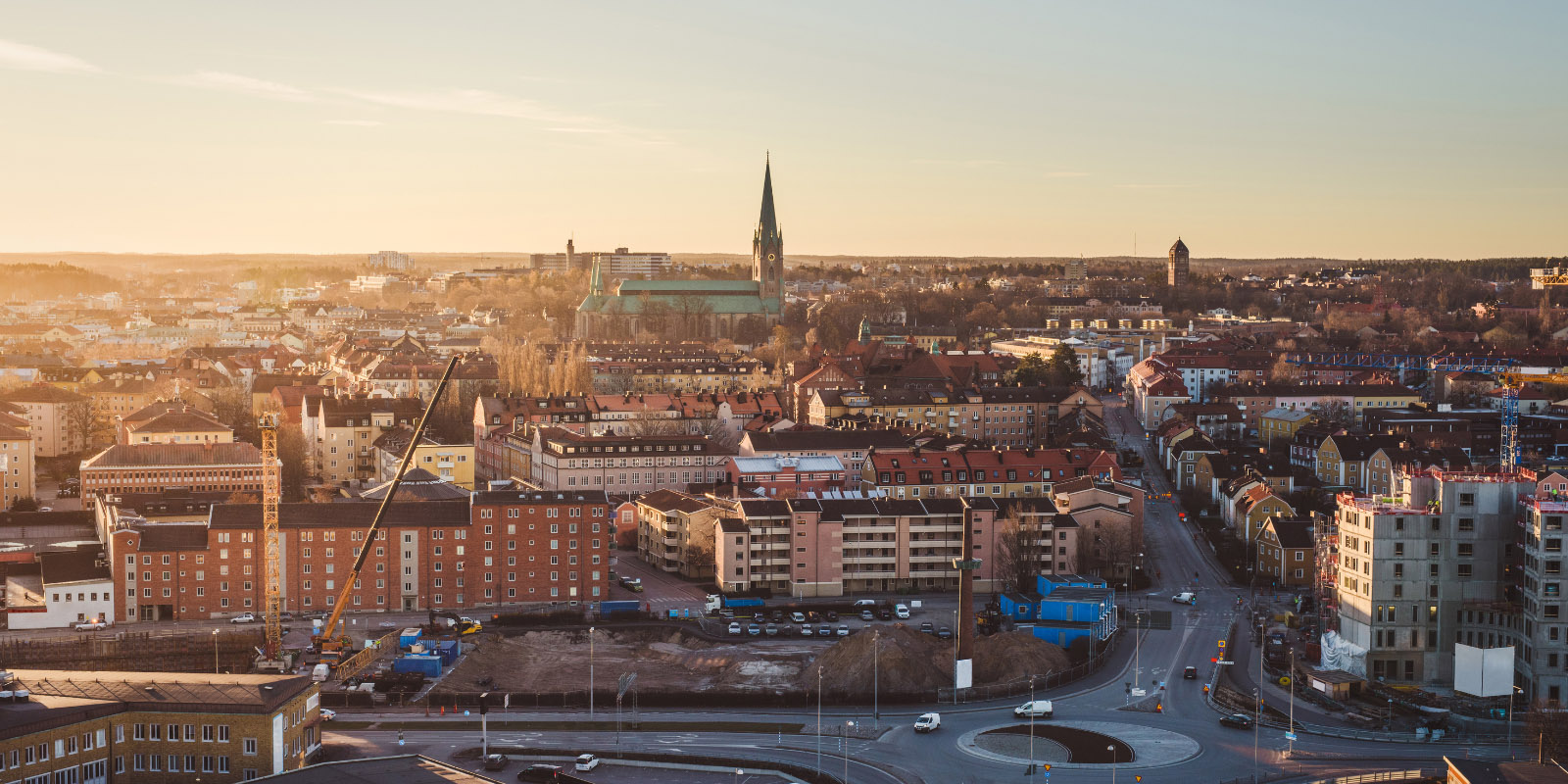 En stadsbild över Linköping där Heimstaden erbjuder lägenheter.