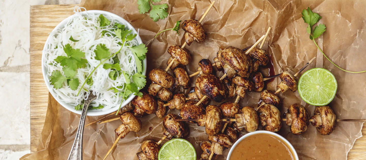 Recipe for marinated mushroom skewers with peanut sauce Heimstaden
