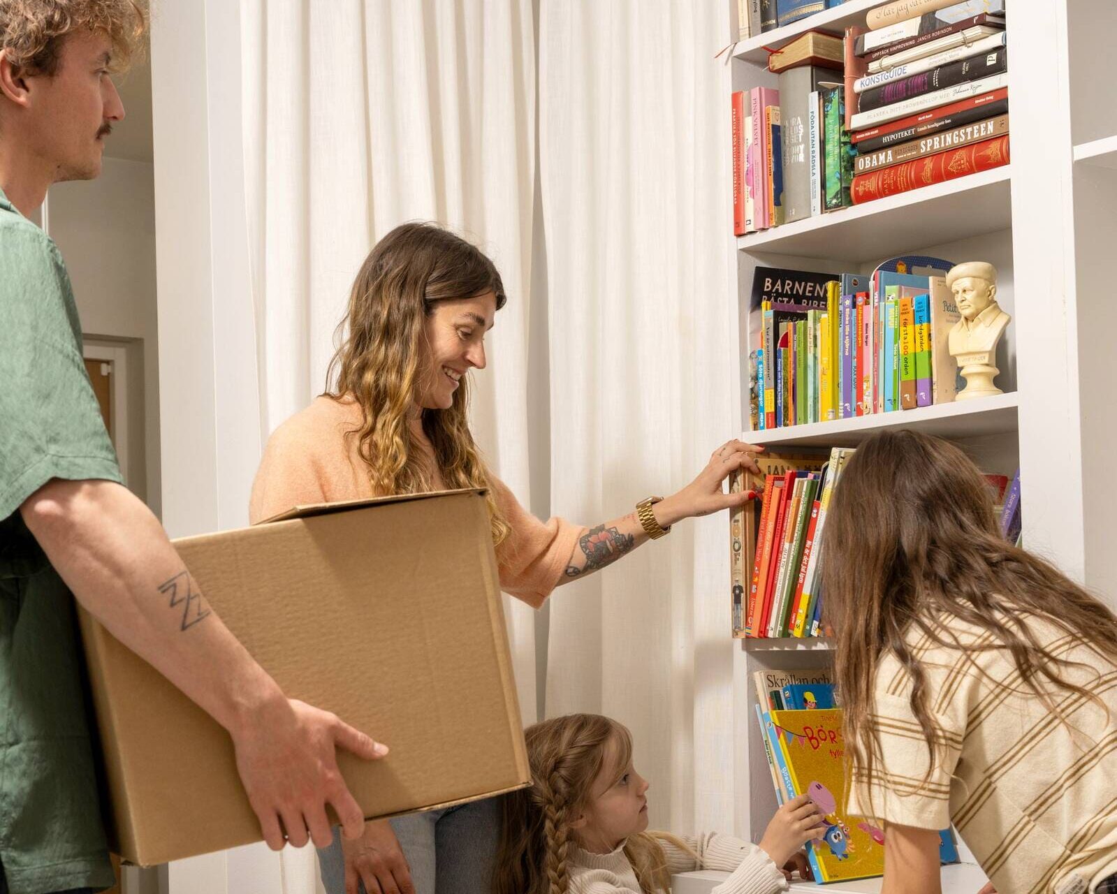 family packing boxes