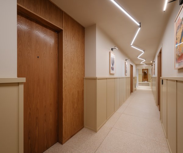 Edinburgh Corridor Platform