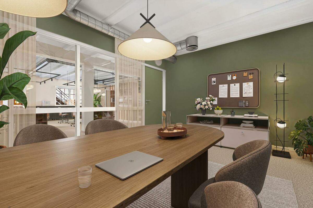 kontorrom med trebord