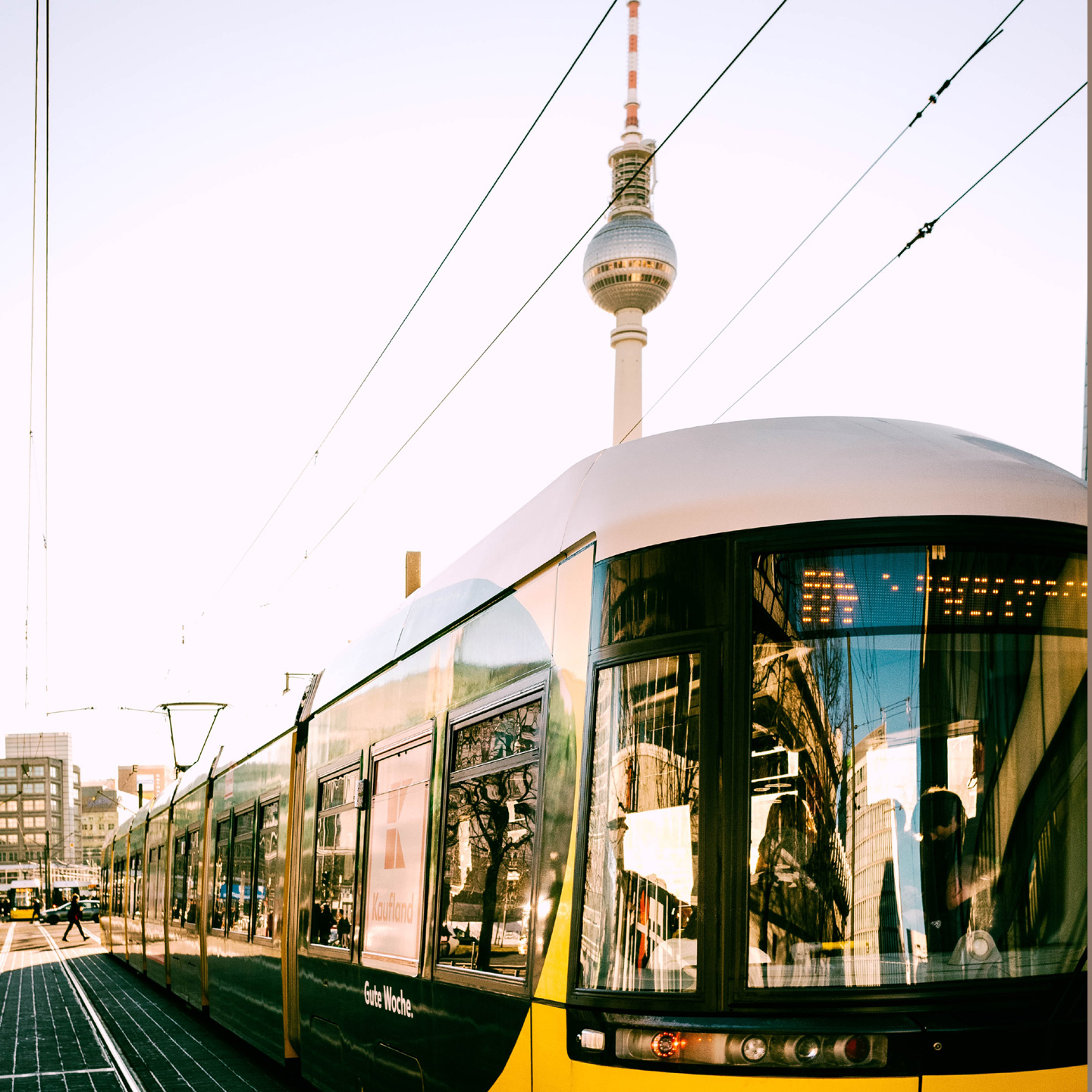 Mietwohnungen bei Heimstaden in berlin Tram und Fernsehturm