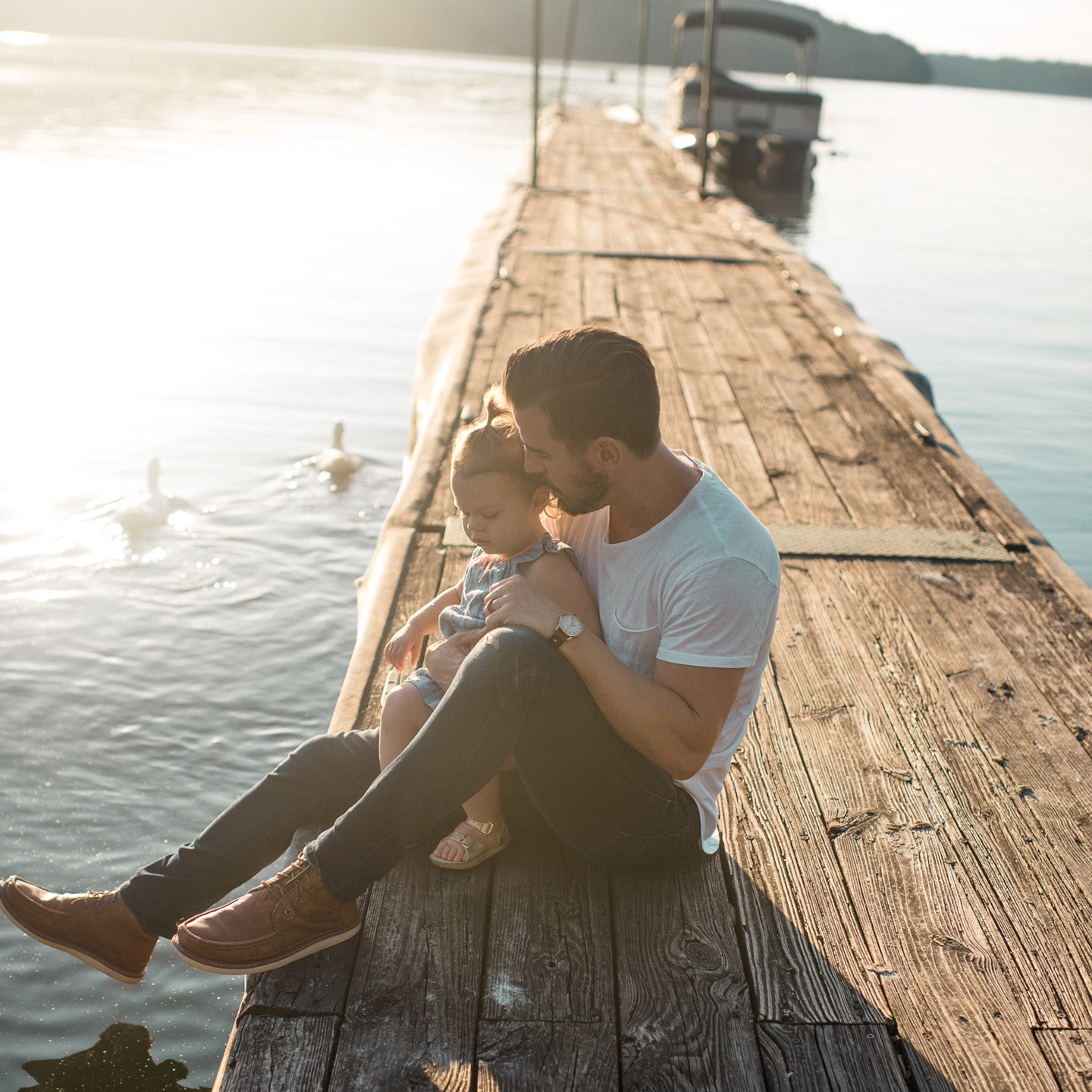 Berlin am Wasser_Natur_Familie_Vater_mit Kind