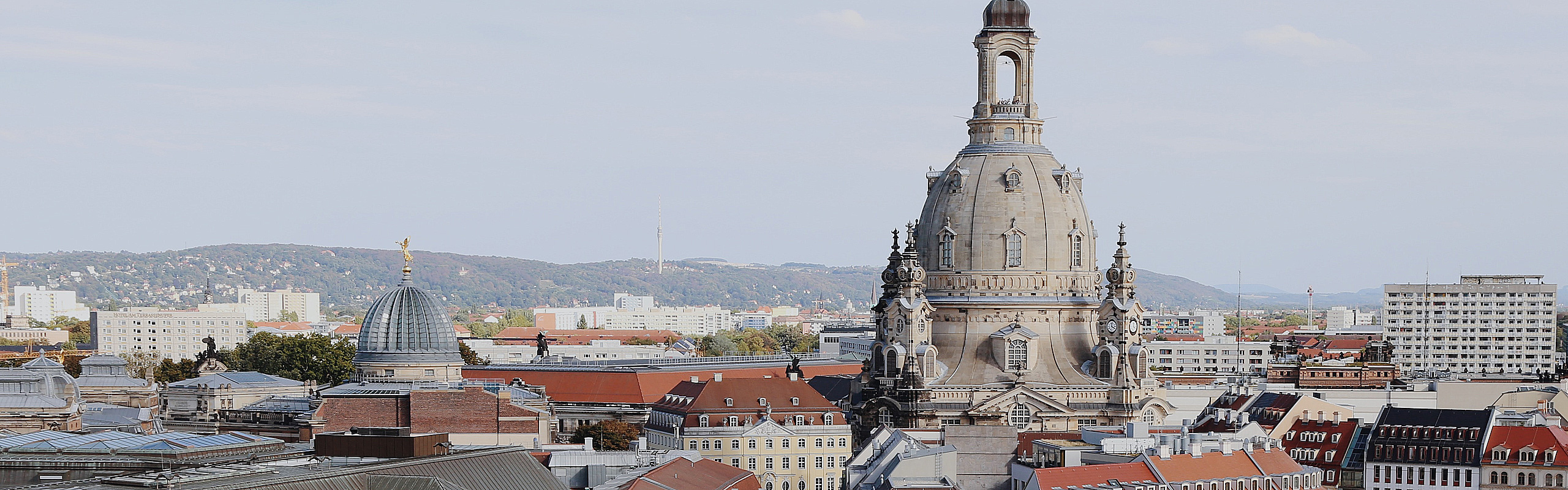 Sicht von oben auf Dresden mit Kuppel Frauenkirche