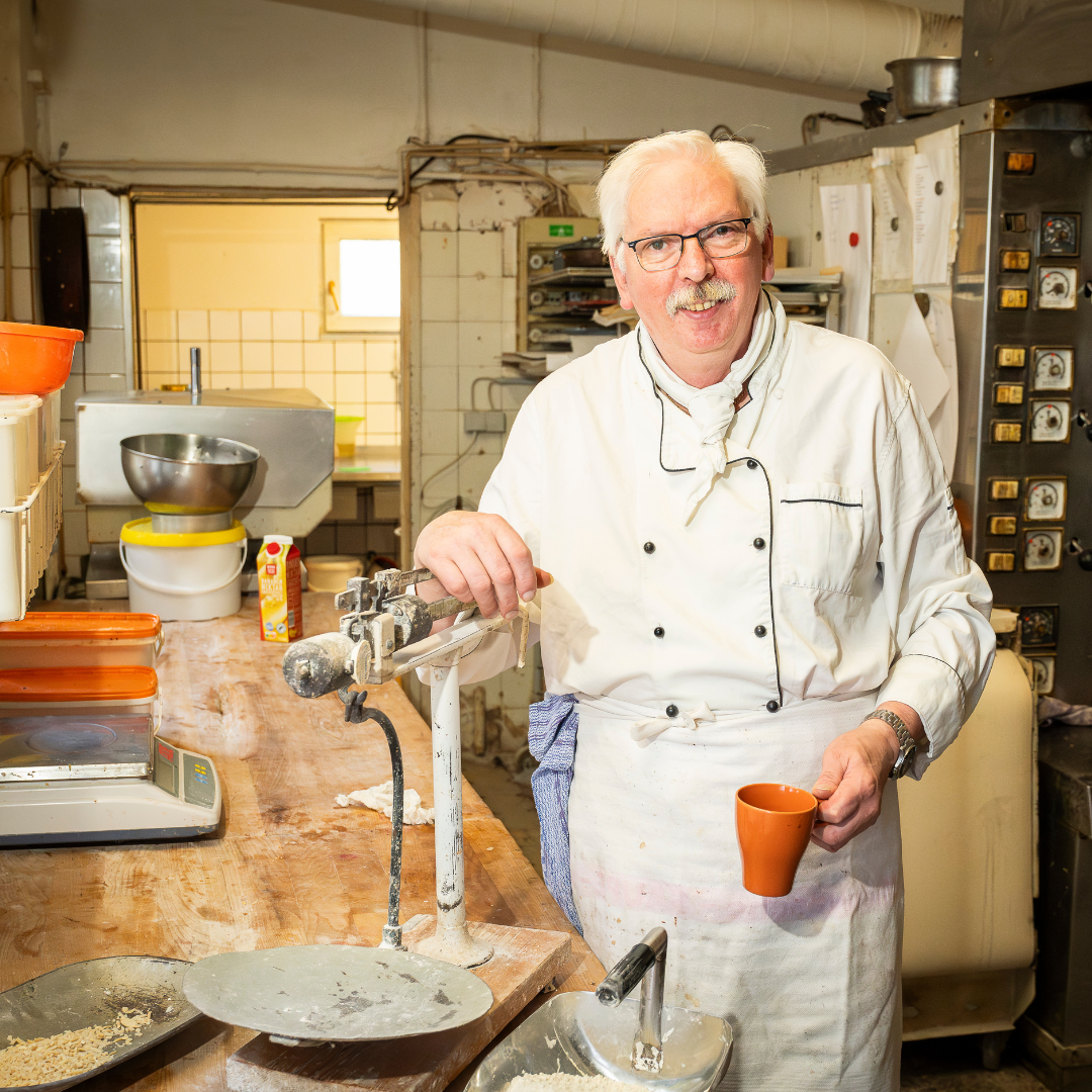Bäcker Jürgen Banach in seiner Backstube